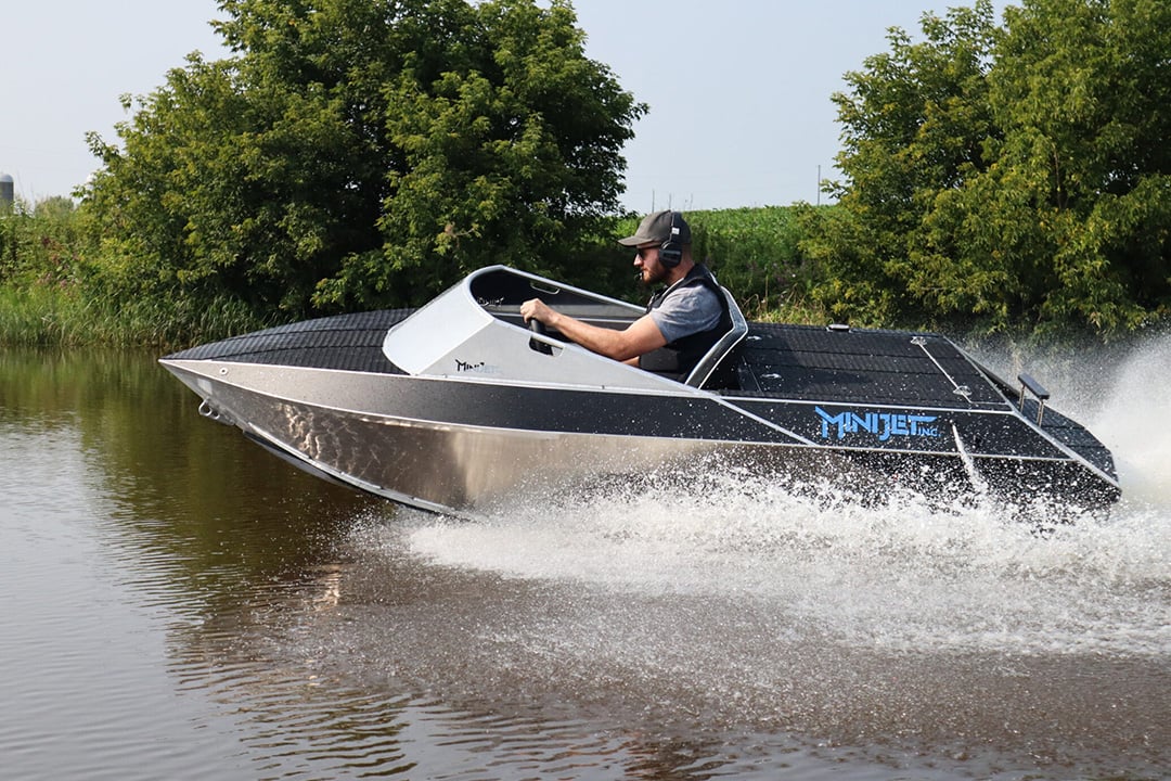 Minijet_jet_boats_collaboration_Belassi_Powertrain_400_hp_engine_propulsion-1