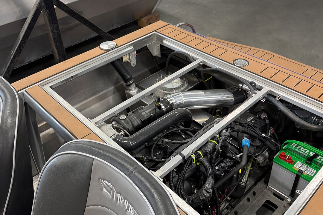 Minijet_jet_boats_collaboration_Belassi_Powertrain_400_hp_engine_propulsion_2