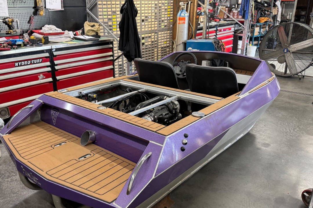 Minijet_jet_boats_collaboration_Belassi_Powertrain_400_hp_engine_propulsion_4